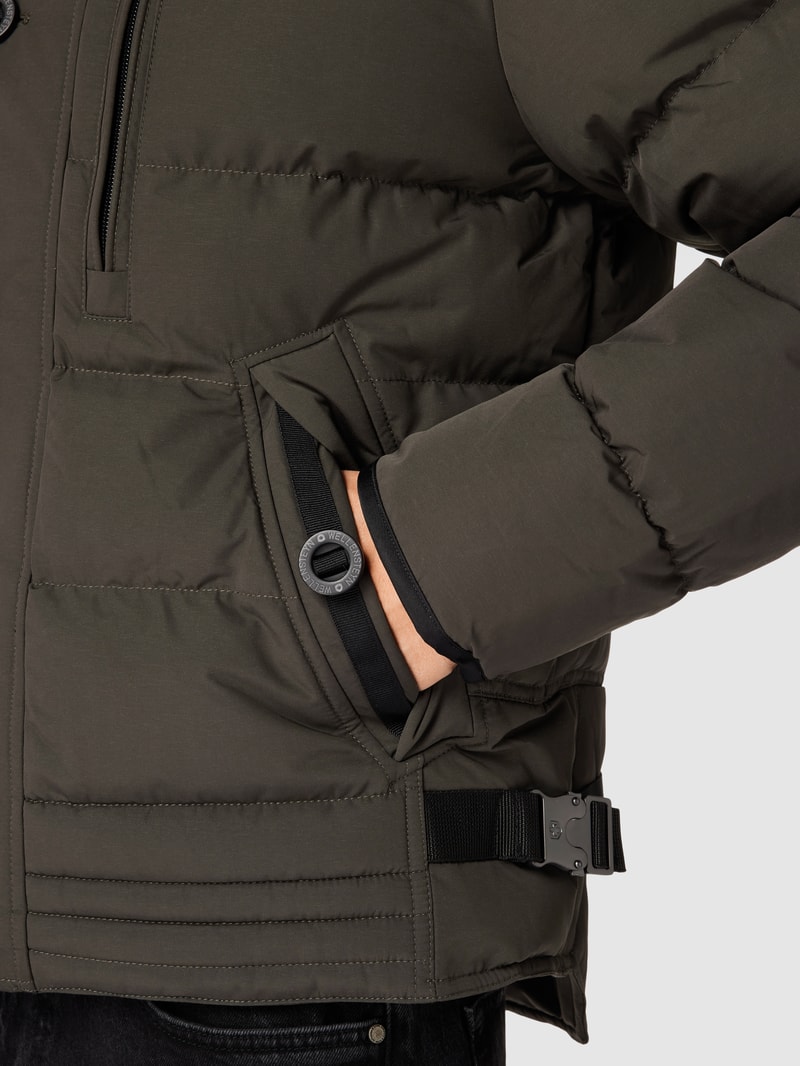 Funktionsjacke mit Kapuze in olivgrün