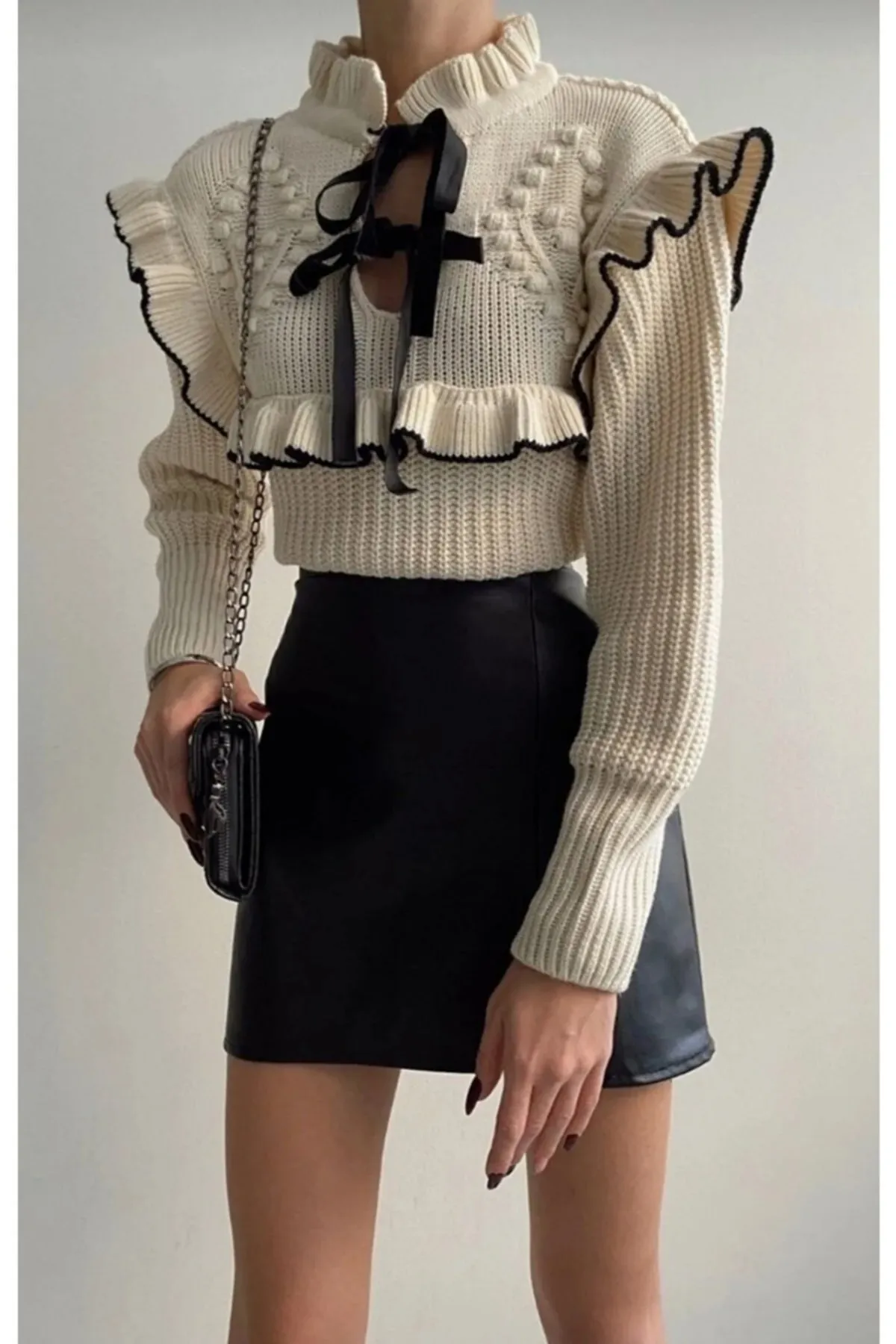 Bianco Lucci  Damenpullover mit Rüschen und Schleifendetail
