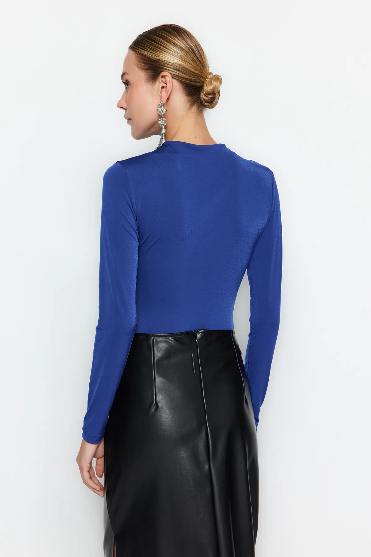 Trendyol Collection  Saks Body mit sitzendem Kragen und detailliertem Body TPRAW24BD00008