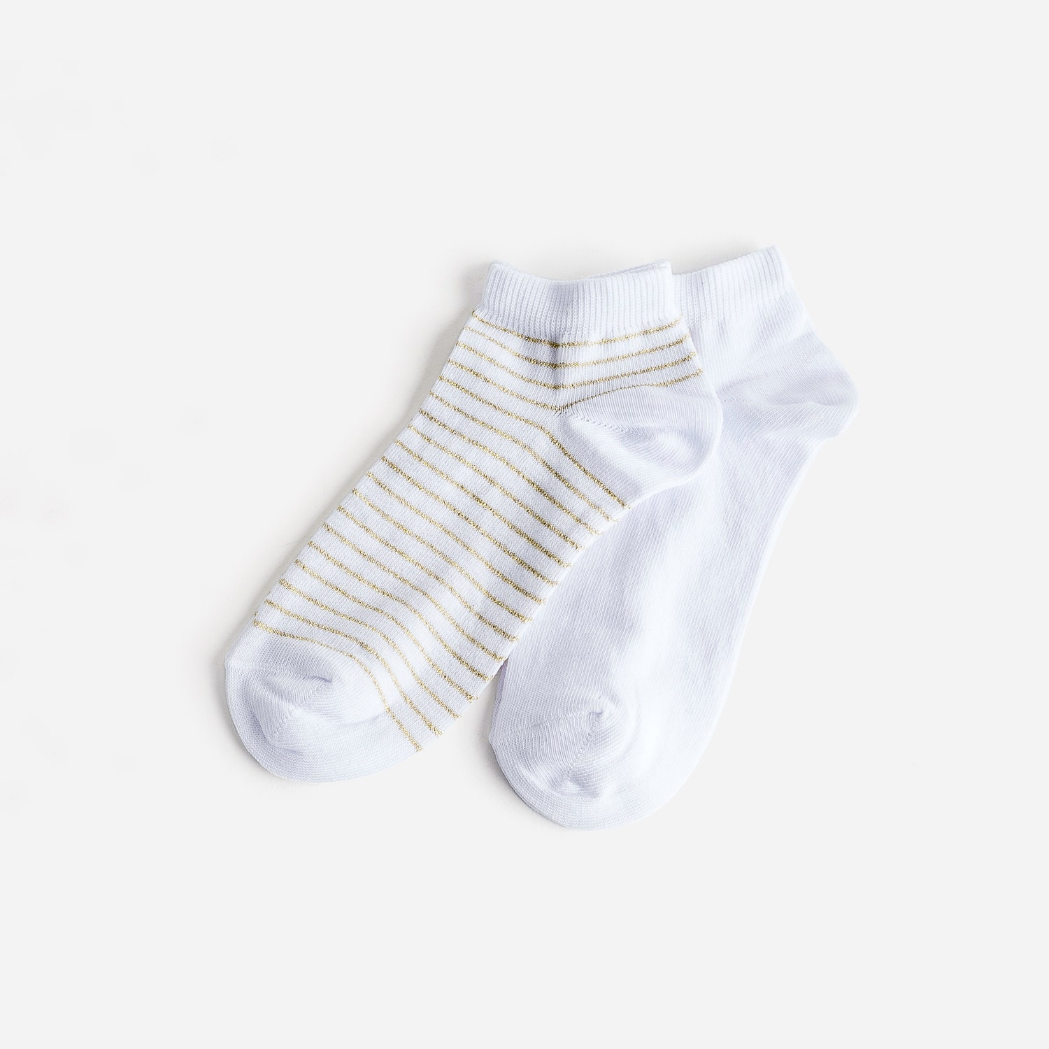 Chaussettes courtes blanches et à rayures dorées