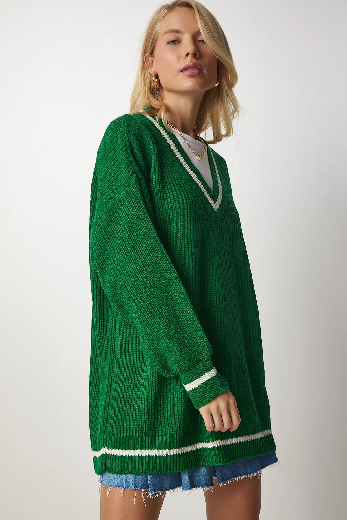 Happiness İstanbul  Grünes, langes, übergroßes Strick-Sweatshirt mit V-Ausschnitt für Damen, BP00140