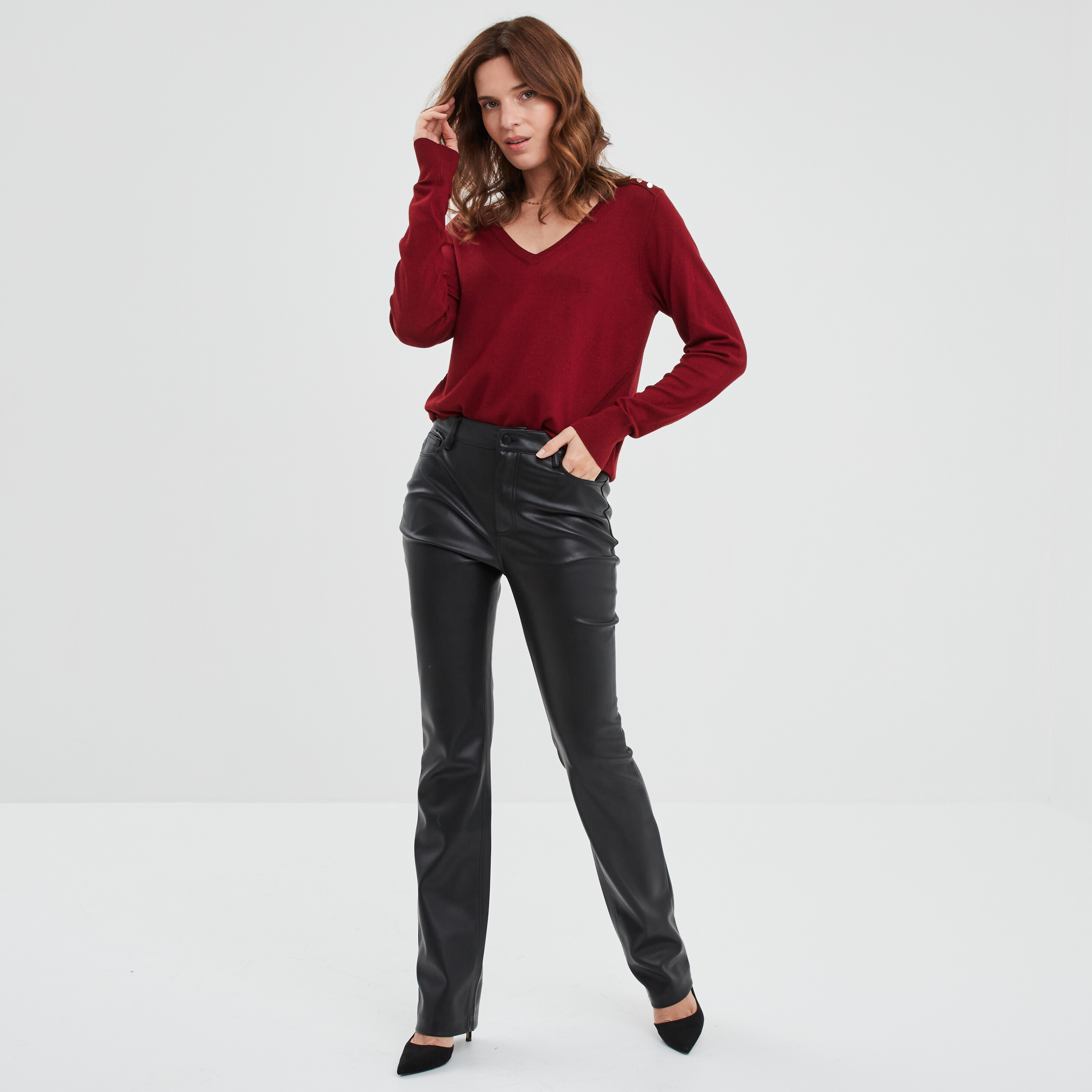 Pull col en V détails ajourés bordeaux femme | La Halle