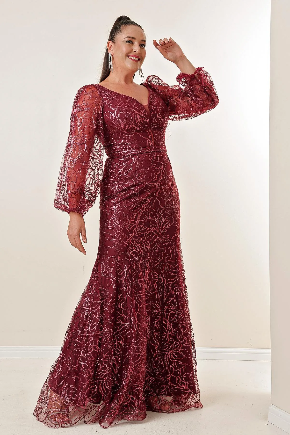 By Saygı  Langes Kleid in Übergröße mit glitzerndem Flockdruck vorne und hinten, V-Ausschnitt