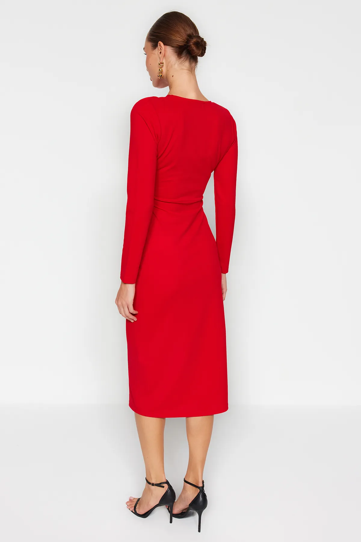 Trendyol Collection  Rotes, zweireihiges, langärmliges Midi-Strickkleid mit gerafftem Kragen und detailliertem Schnitt TWOAW24EL00826