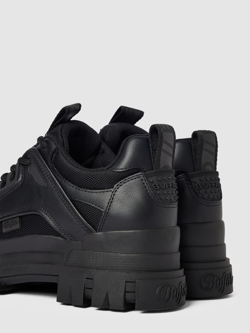 Sneaker mit Plateausohle Modell 'ASPHA' in schwarz