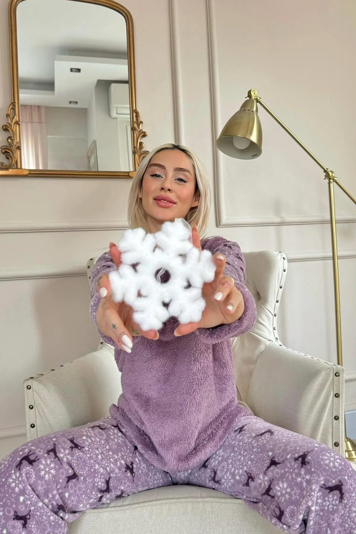 Pijamaevi  Lila „Let it Snow“ gemustertes Plüsch-Pyjama-Set für Damen