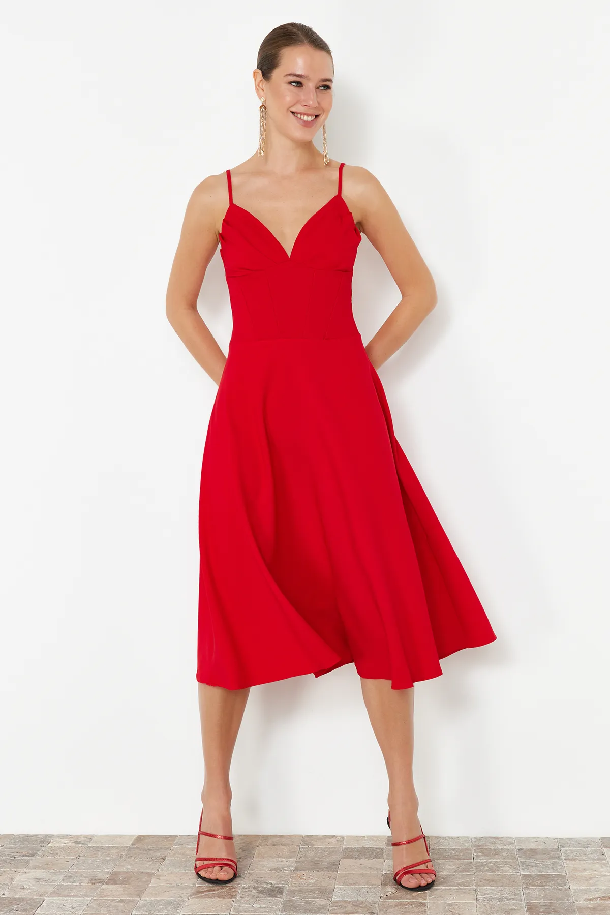 Trendyol Collection  Rotes gewebtes Kleid mit Taillenöffnung/Skater-Muster TPRSS24EL00185