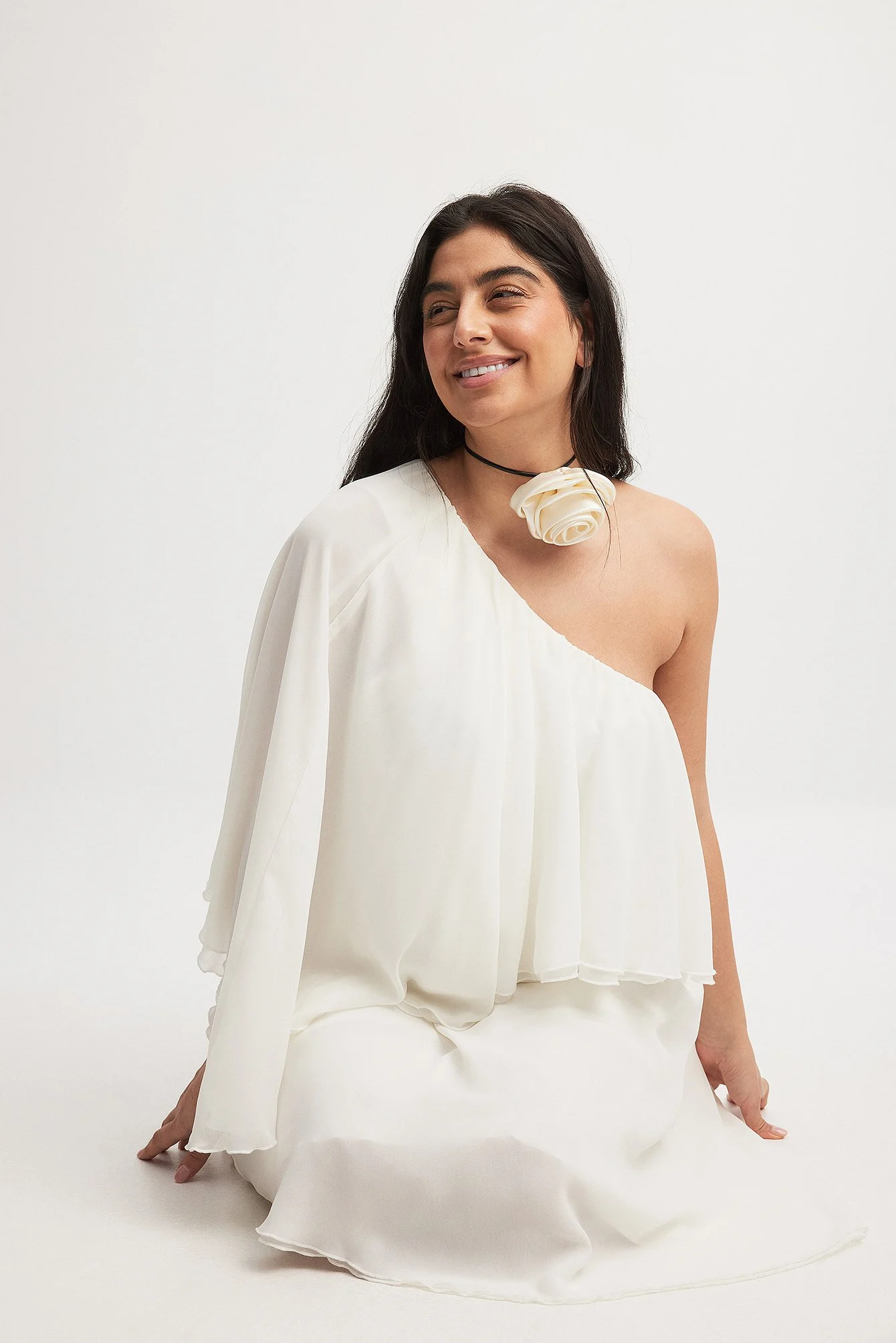 Asymmetrisches One-Shoulder-Minikleid aus Chiffon