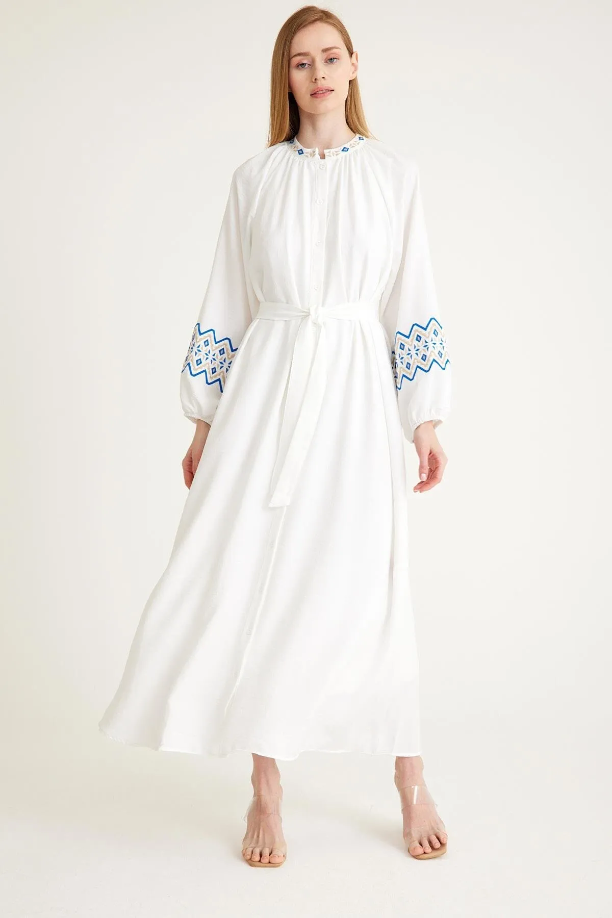 Olcay  WEISSES Kleid mit Chief-Kragen und Stickerei-Details 2604-EY