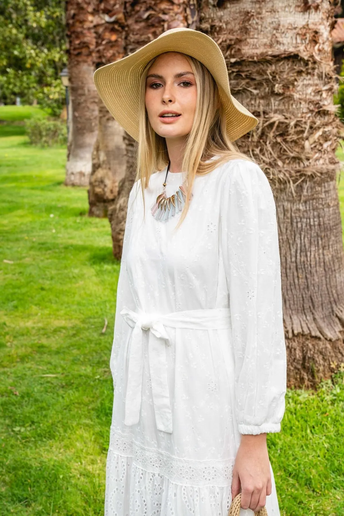 Olcay  Langes Kleid aus Guipure-Baumwolle mit gerafftem Rock und Gürtel in der Taille WEISS 9910-E