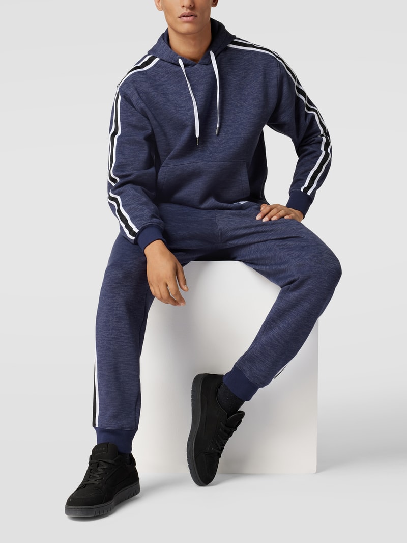 Sweatpants mit Label-Patch in marineblau