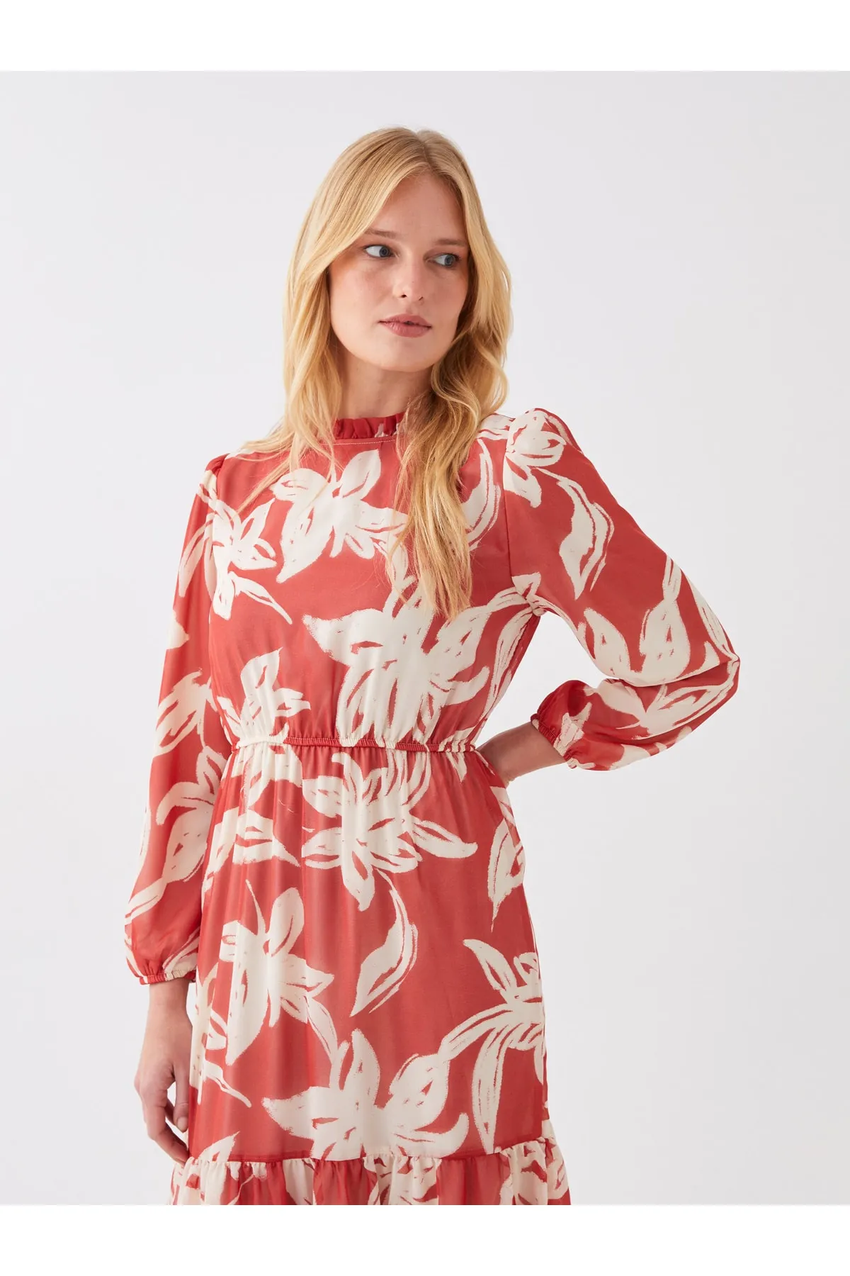 LC Waikiki  Lcwaikı Classic - Langärmliges Damenkleid mit Stehkragen und Blumen