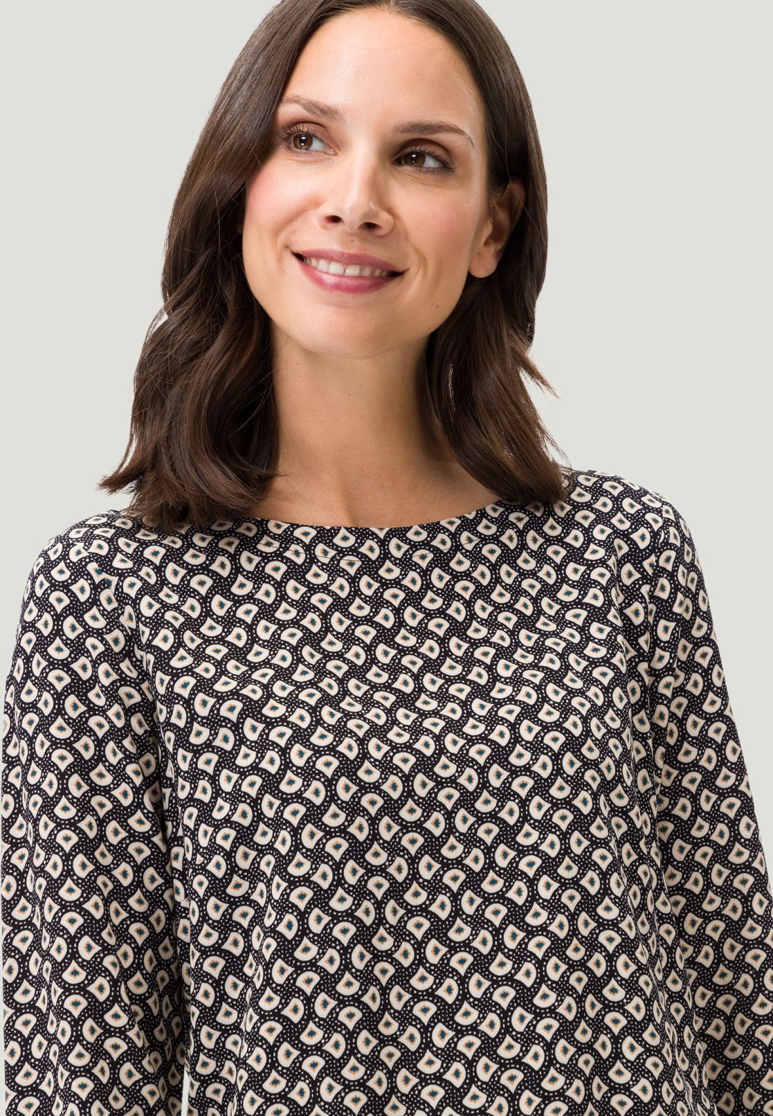 Bluse mit U-Boot Ausschnitt