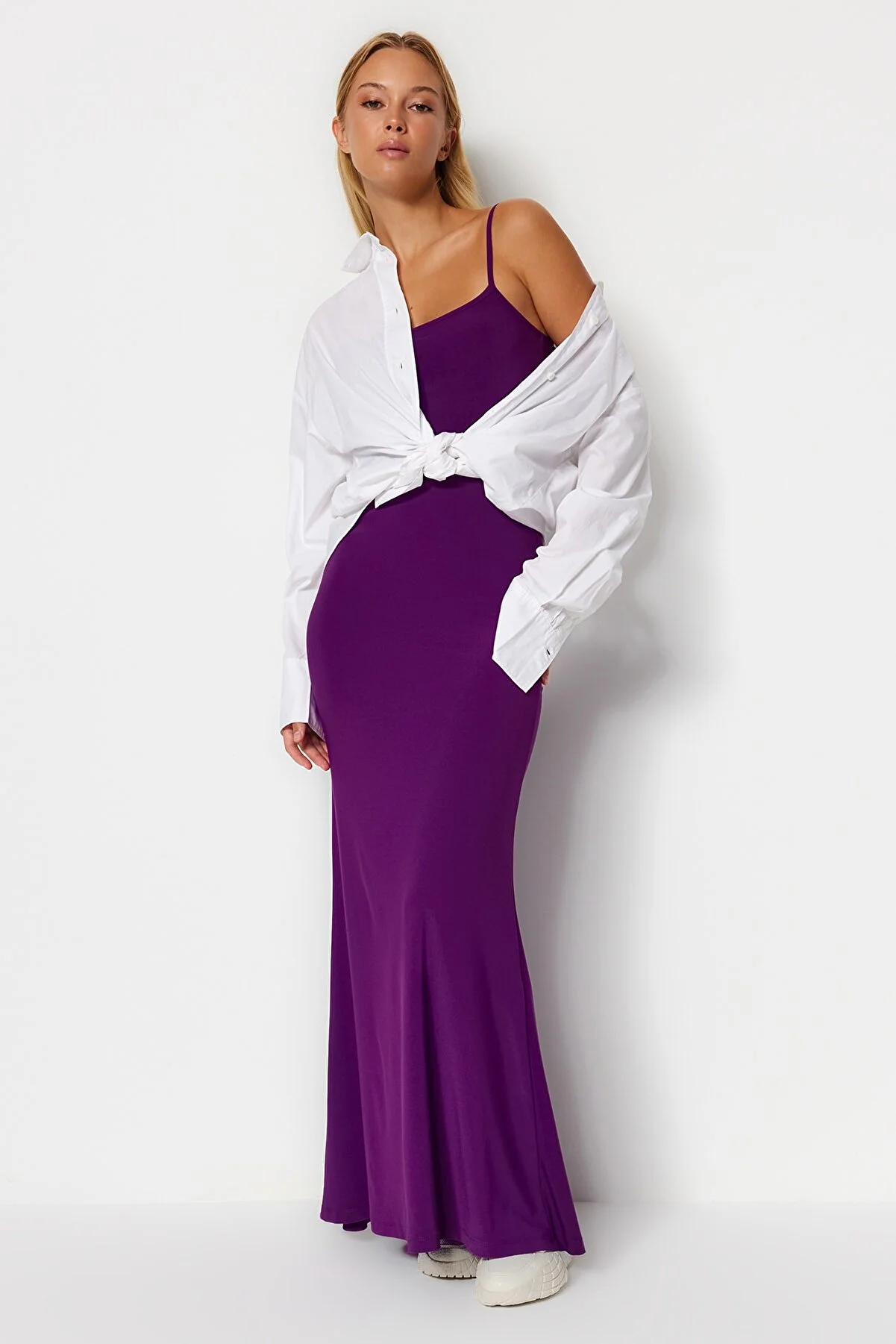Trendyol Collection  Lilafarbenes, tailliertes Maxi-Bleistiftkleid aus flexiblem Strick mit Trägern TWOSS23EL02435