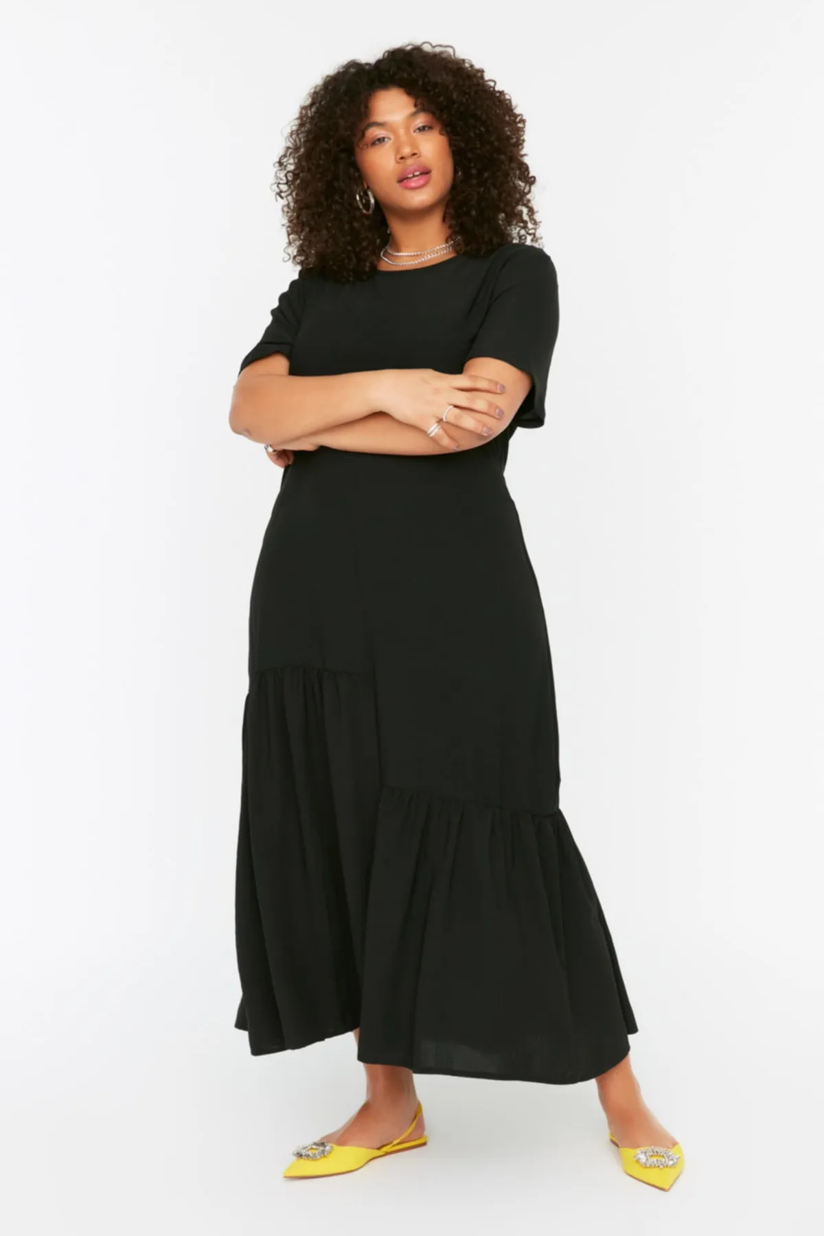 Trendyol Curve  Schwarzes gewebtes Volantkleid TBBSS22EL1595