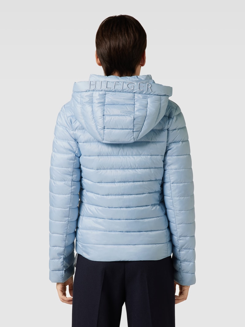Steppjacke mit Kapuze und Label-Stitching in hellblau
