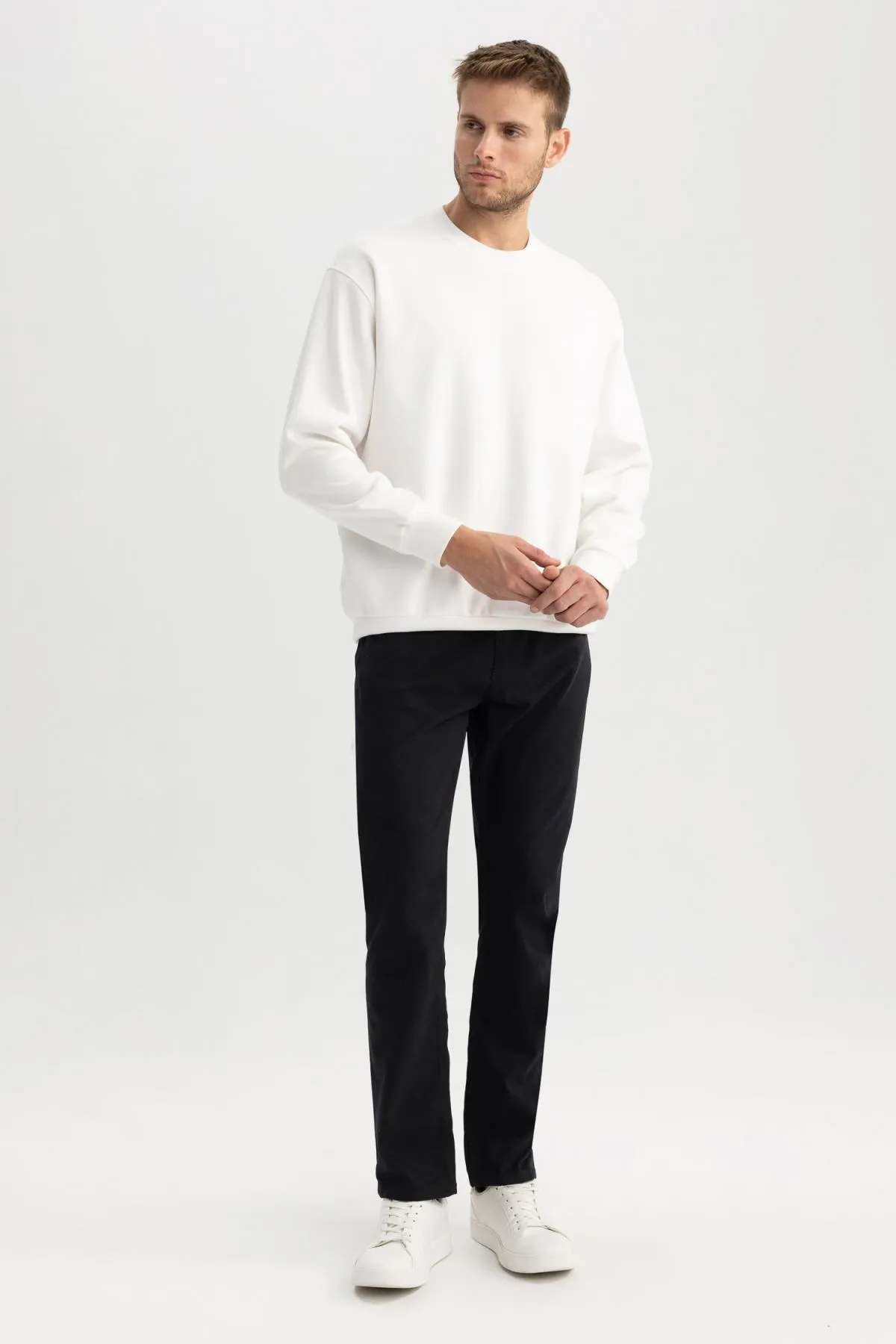 DeFacto  Basic-Sweatshirt mit Rundhalsausschnitt in Oversize-Passform T5139az23au
