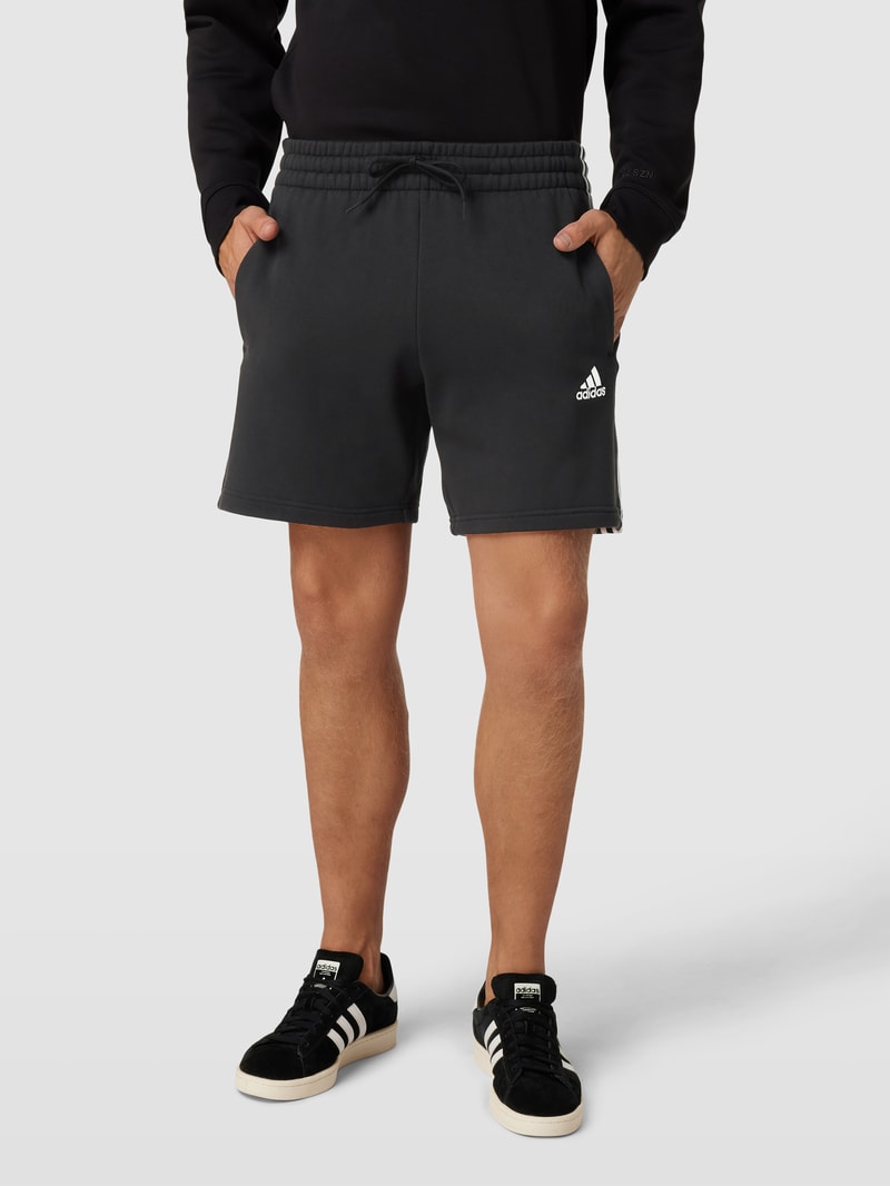 Shorts mit Label-Stitching in schwarz