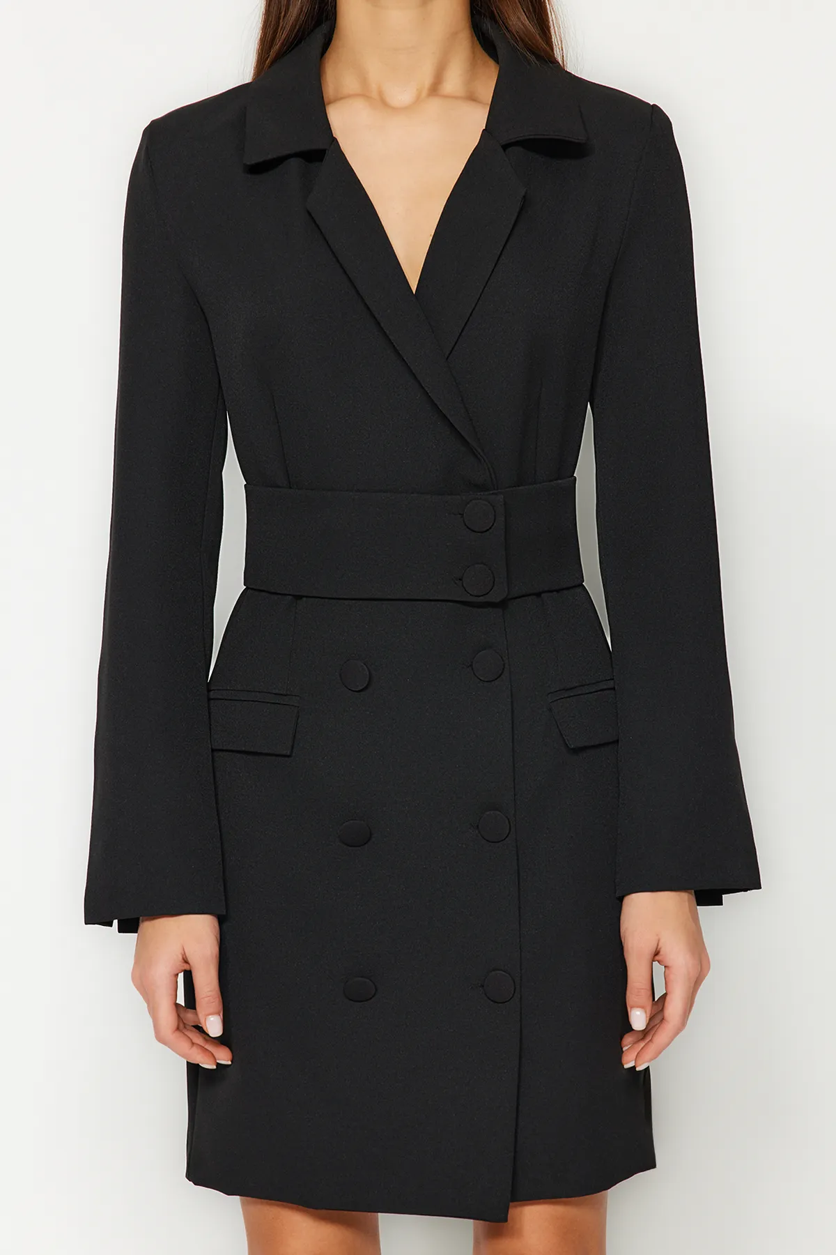 Trendyol Collection  Schwarzes Mini-Webkleid mit gewebten Knöpfen und Gürtel TWOAW24EL00497