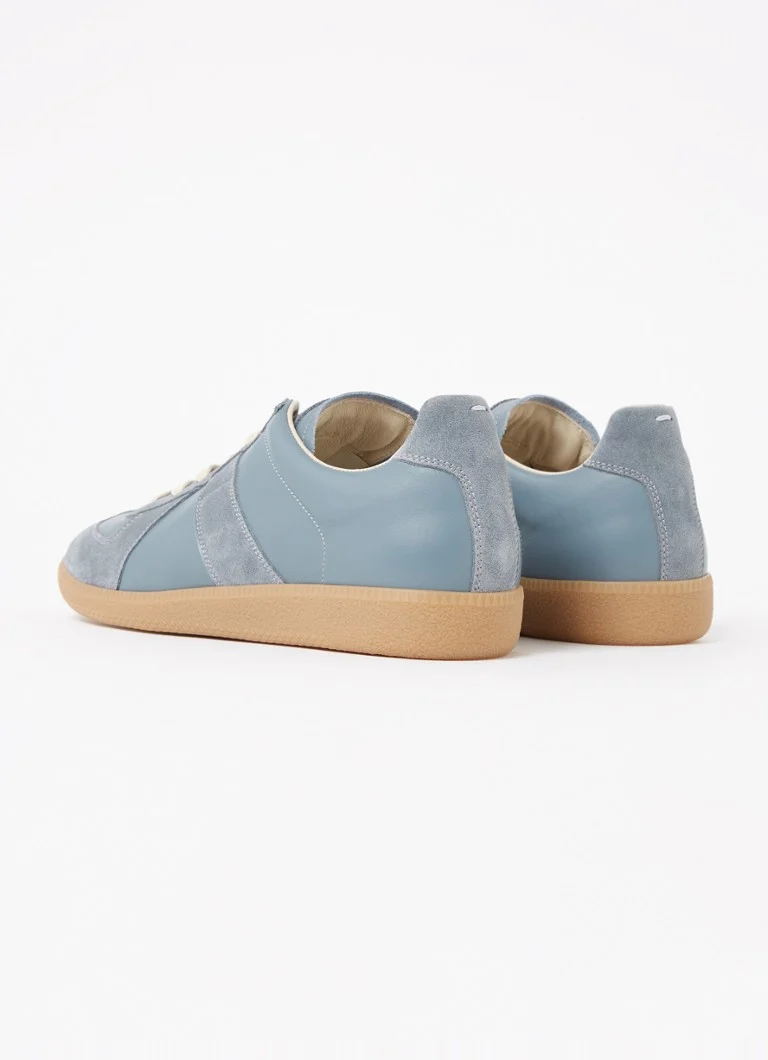 Replica delle sneakers Maison Margiela in pelle di agnello con dettagli in camoscio.