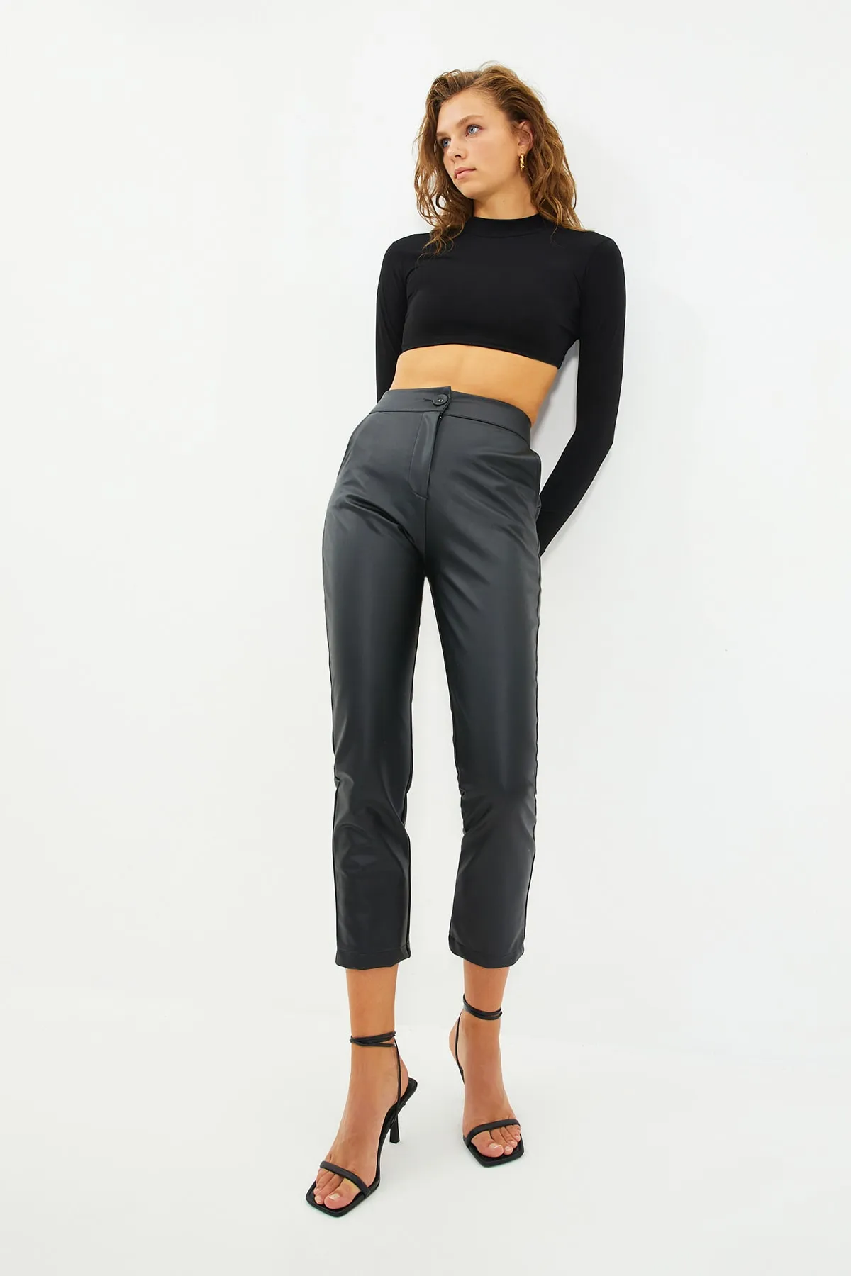 Trendyol Collection  Schwarze Zigarette gewebte Kunstlederhose TWOAW22PL0290