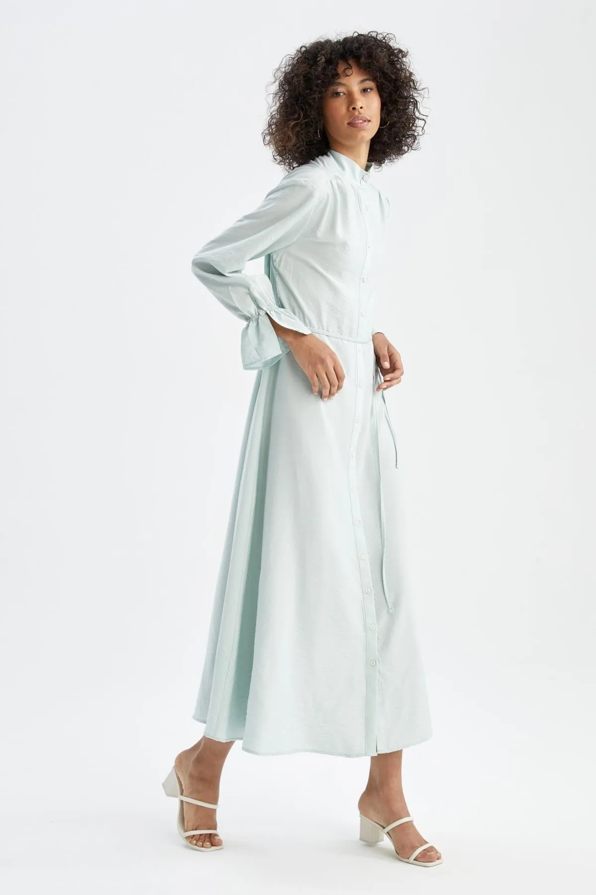 DeFacto  Normal geschnittenes, halblanges Rollkragen-Maxikleid mit langen Ärmeln