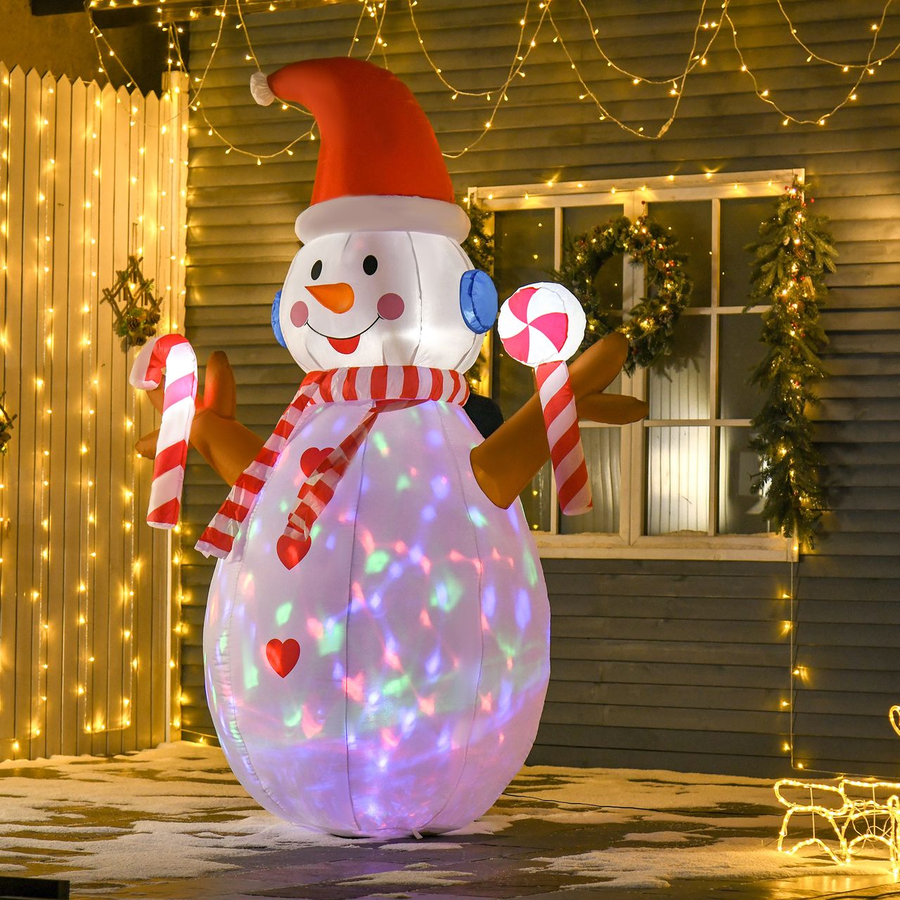 HOMCOM 2,4 m aufblasbarer Schneemann mit rotierender Beleuchtung Weihnachtsdeko für den Innen- und Außenbereich Garten Rasendekoration Party Weiß Rot 180 x 100 x 240 cm