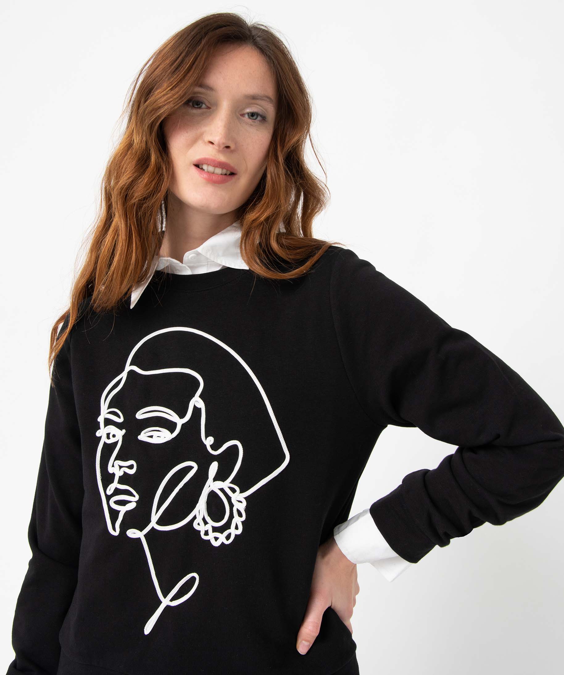 Sweat femme à motif brodé noir | GEMO