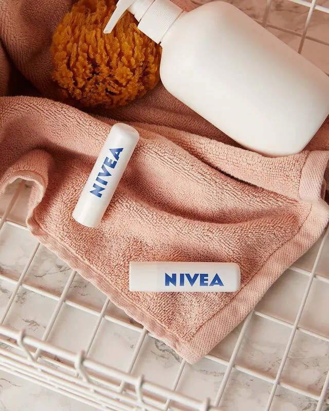 Nivea Soothe & Protect Lipstick SPF15