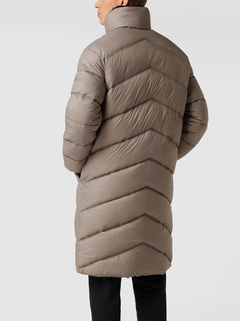 Steppmantel mit Stehkragen in taupe