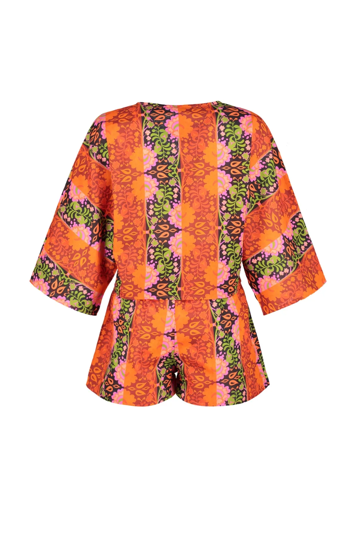 Trendyol Collection  Gewebtes, geblümtes Set aus Bluse und Shorts aus 100 % Baumwolle mit Blumenmuster TBESS22AU0086