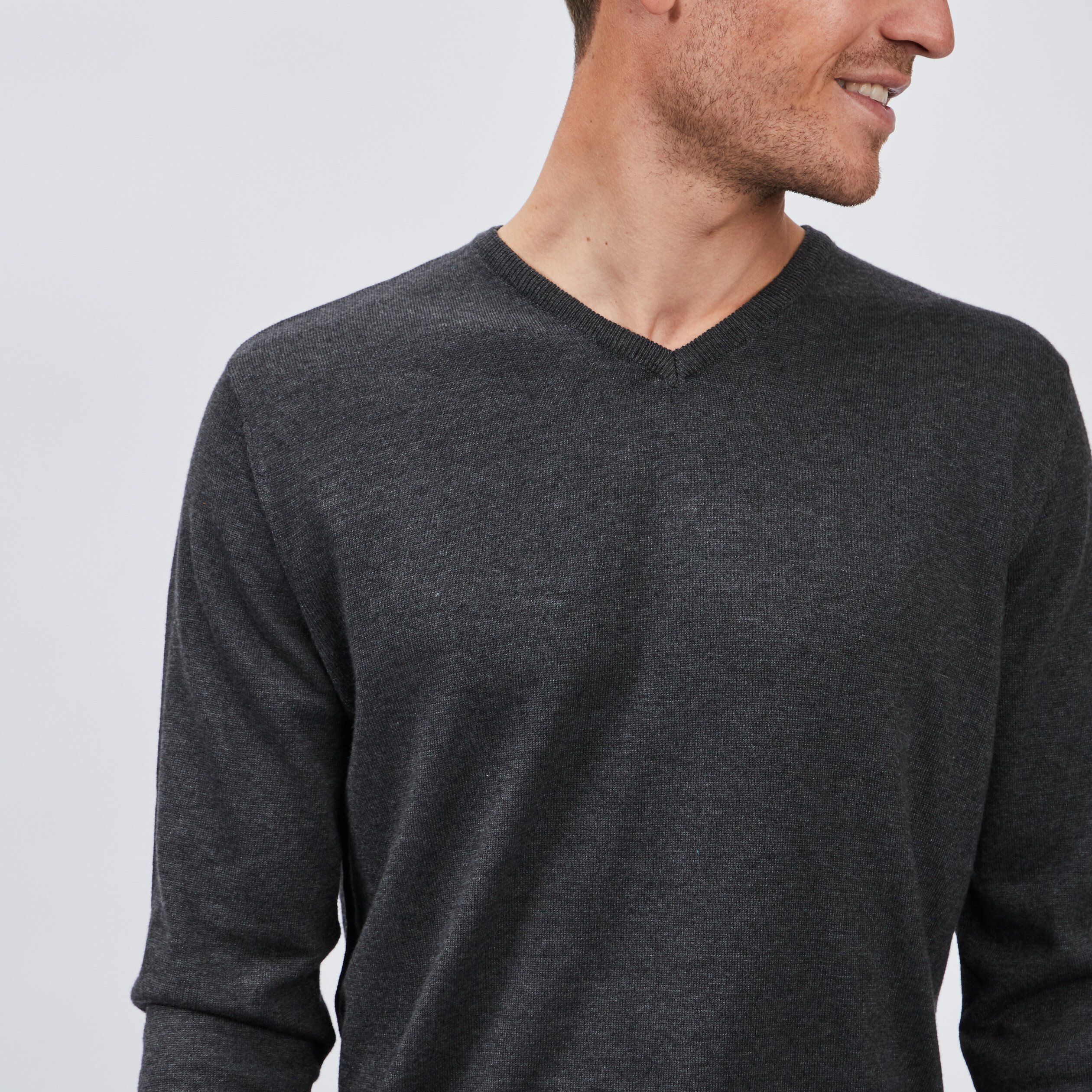 Pull avec col V gris foncé homme | La Halle