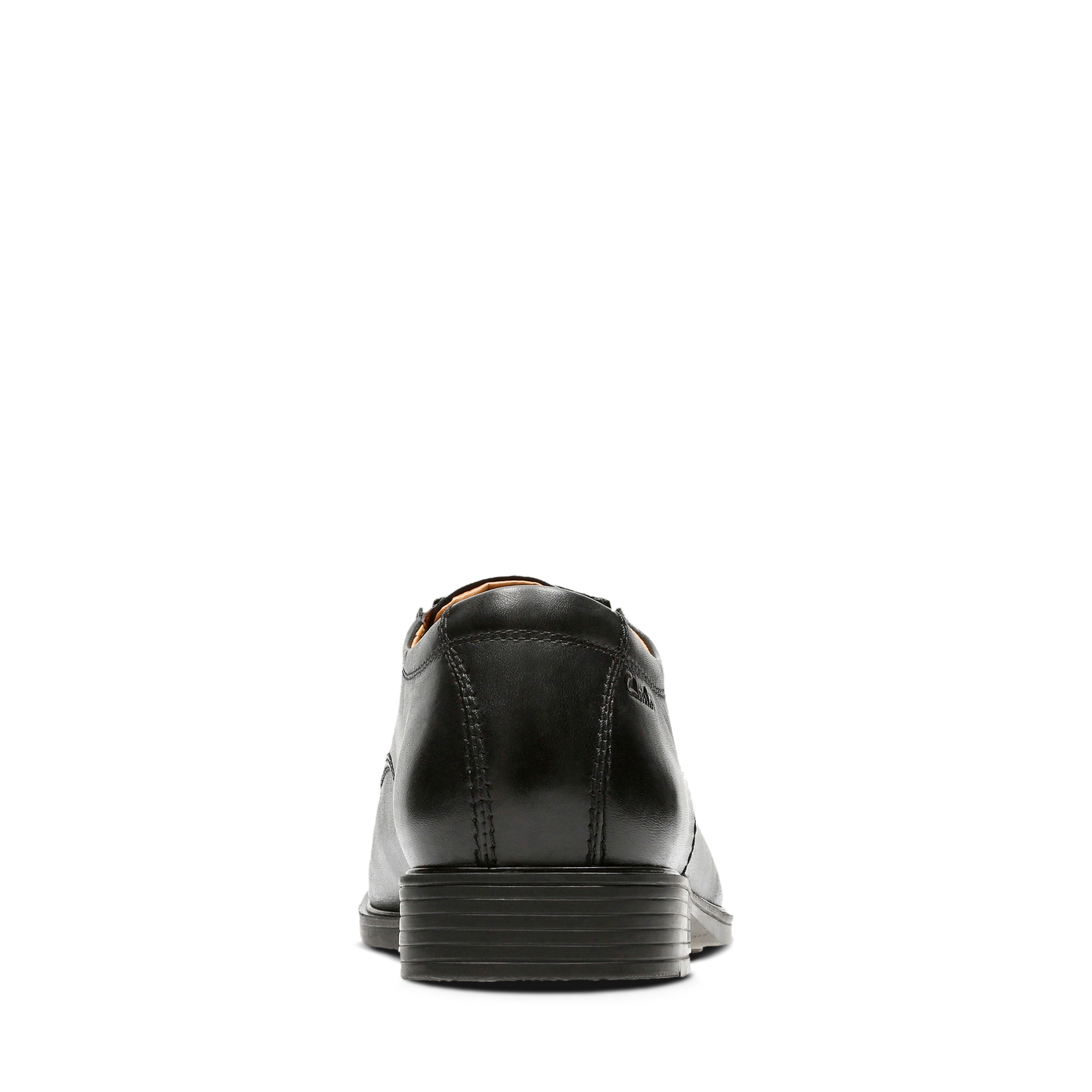 Clarks Tilden Cap Schnürschuh mit modischer Quernaht