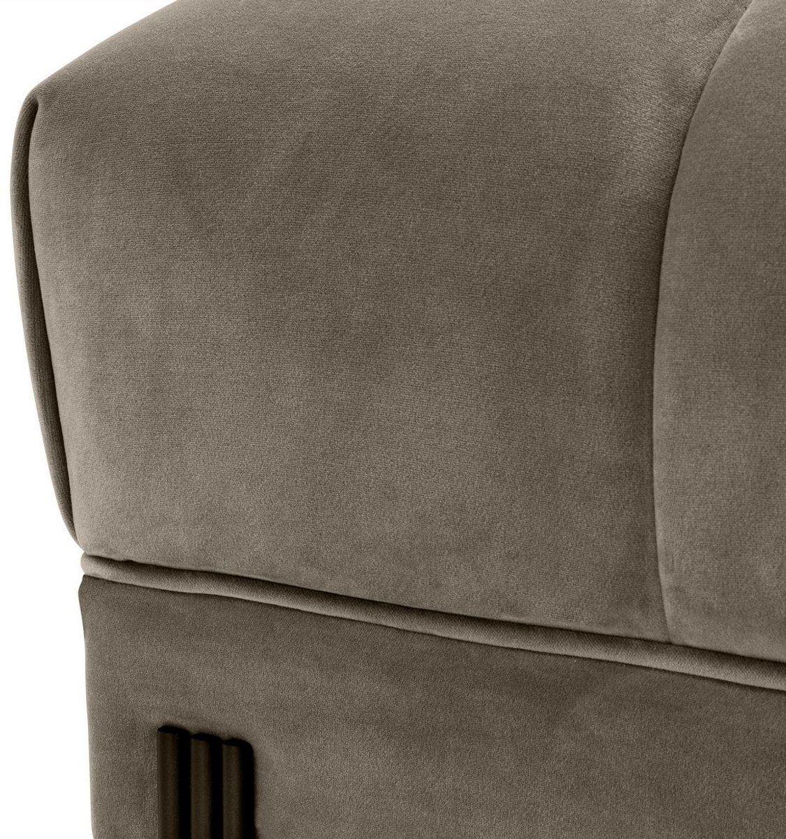 Casa Padrino Loungesofa Luxus Lounge Sofa Greige / Schwarz 223 x 95 x H. 68 cm - Rechtsseitiges Wohnzimmer Sofa mit edlem Samtsoff und 2 Kissen