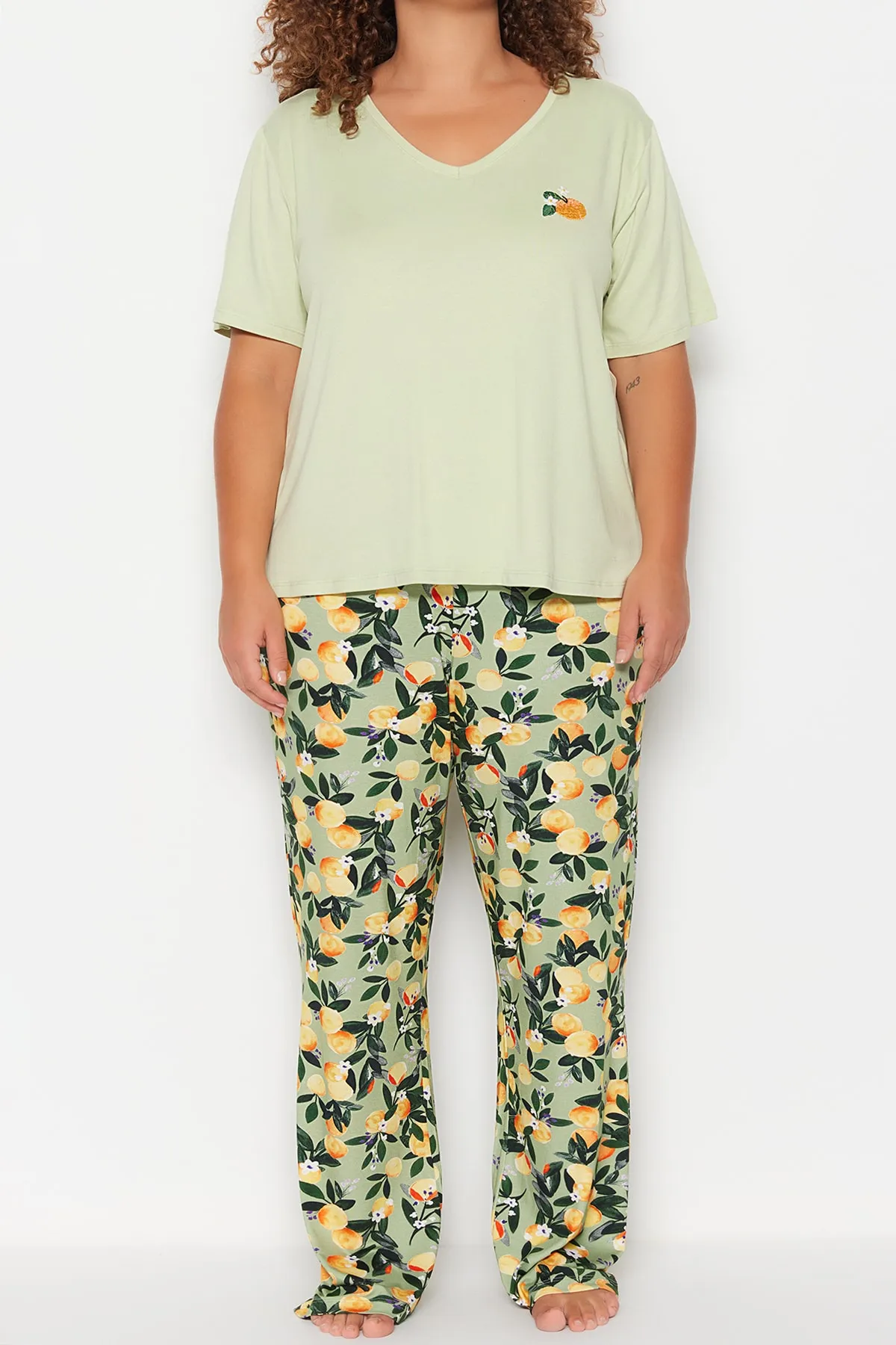Trendyol Curve  Mintgrünes bedrucktes Pyjama-Set aus Strick TBBSS23AI00005