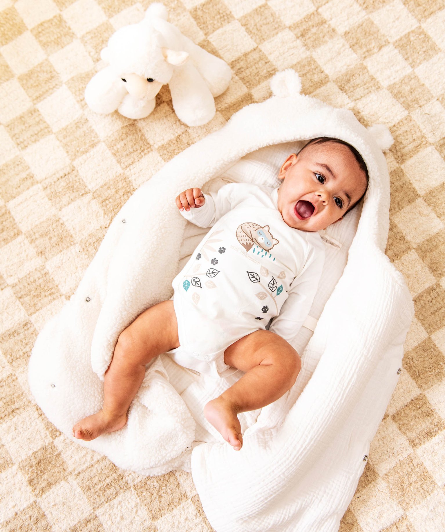 Nid d’ange bébé en sherpa doublé gaze de coton beige | GEMO