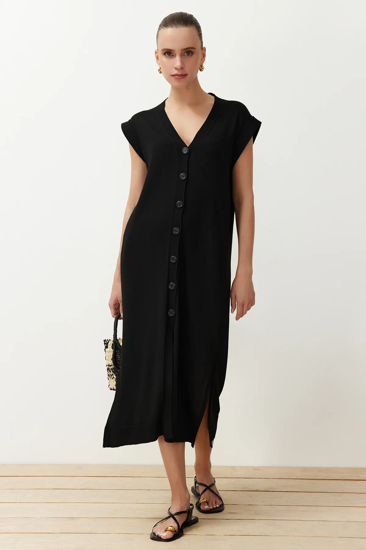 Trendyol Collection  Schwarzes Midi-Strickkleid TWOSS24EL00826
