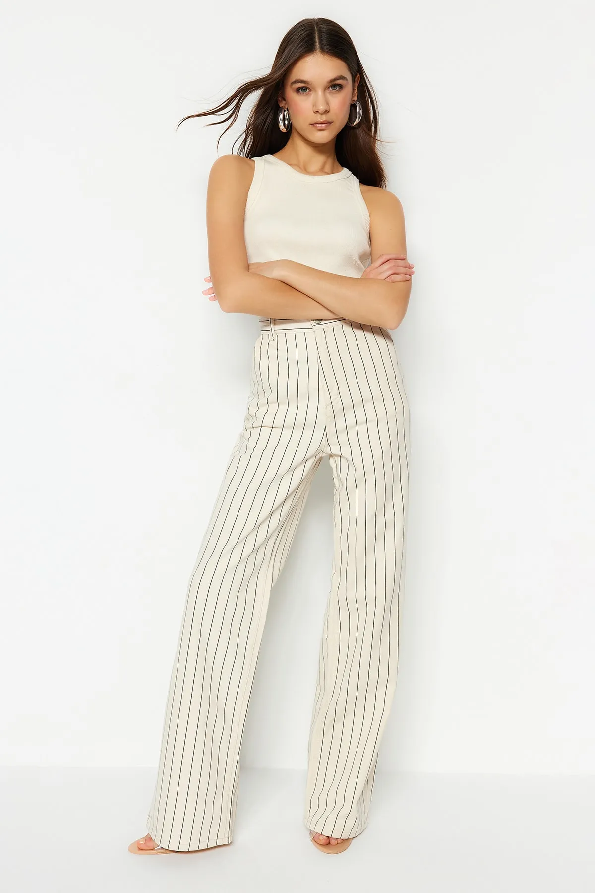 Trendyol Collection  Mehrfarbige, gestreifte Jeans mit hoher Taille und weitem Bein TWOSS23JE00247