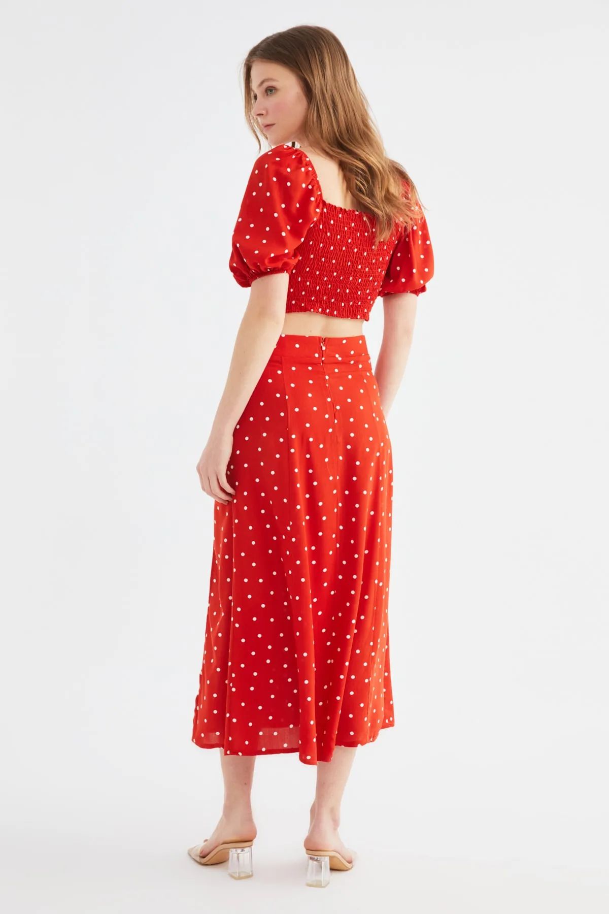 Trendyol Collection  Midi-Set aus Viskosegewebe mit gepunktetem Unterteil und Oberteil mit Fliesenschlitz TWOSS20AU0097