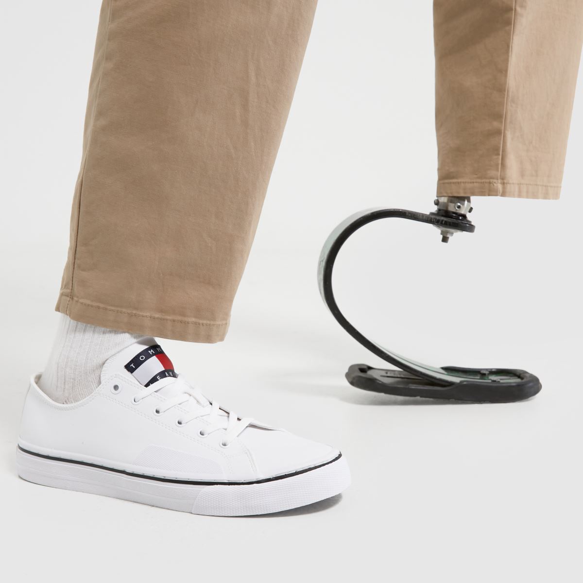 Tommy Jeans – Vita vulcaniserade sneakers