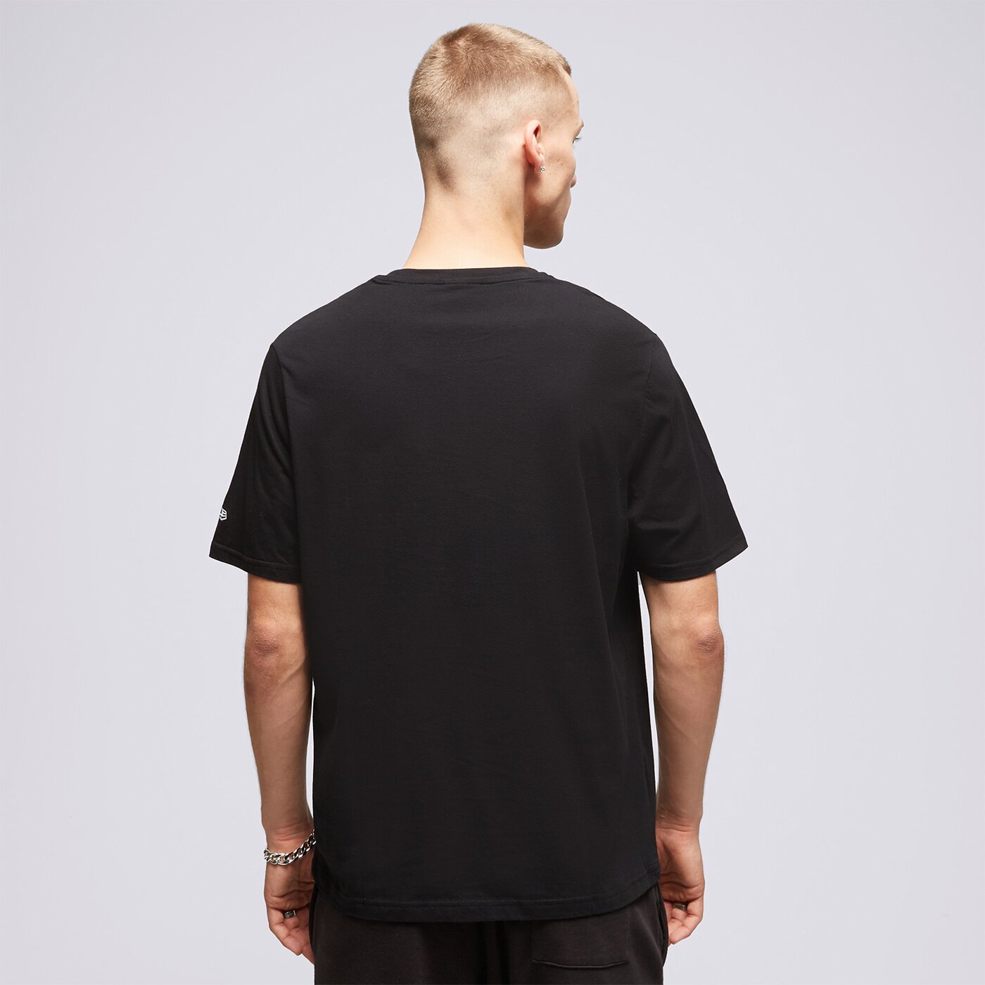 NEW ERA T-SHIRT NE ESSENTLS NONE Schwarz