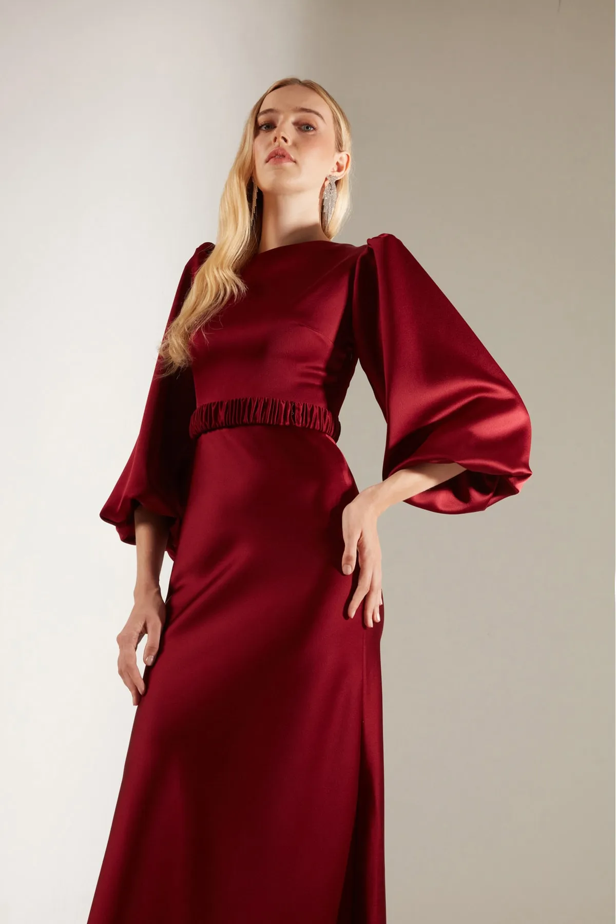 BETTY & SAM  Dunkelrotes Verlobungskleid von Heleny Special Design