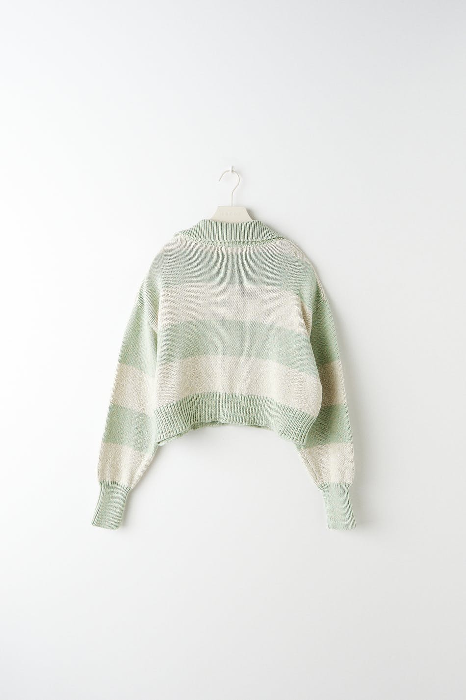 Y knitted collar sweater