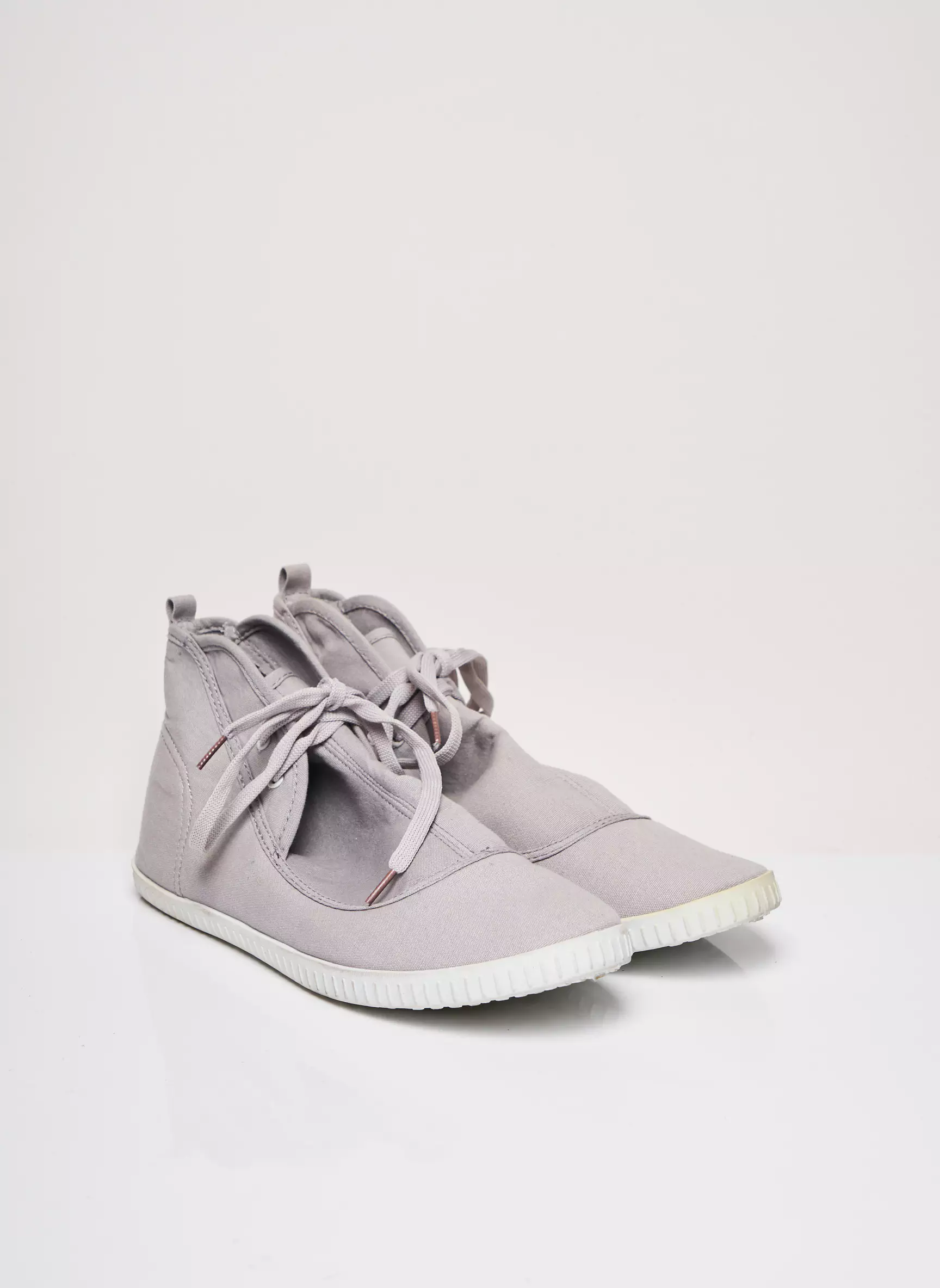 Striipe Baskets Homme couleur gris