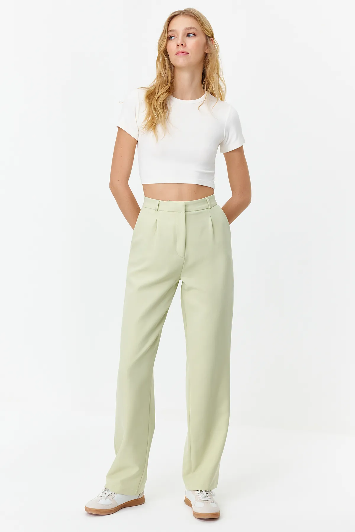Trendyol Collection  Mintfarbene, gerade/gerade geschnittene, plissierte Webhose TWOSS21PL0155
