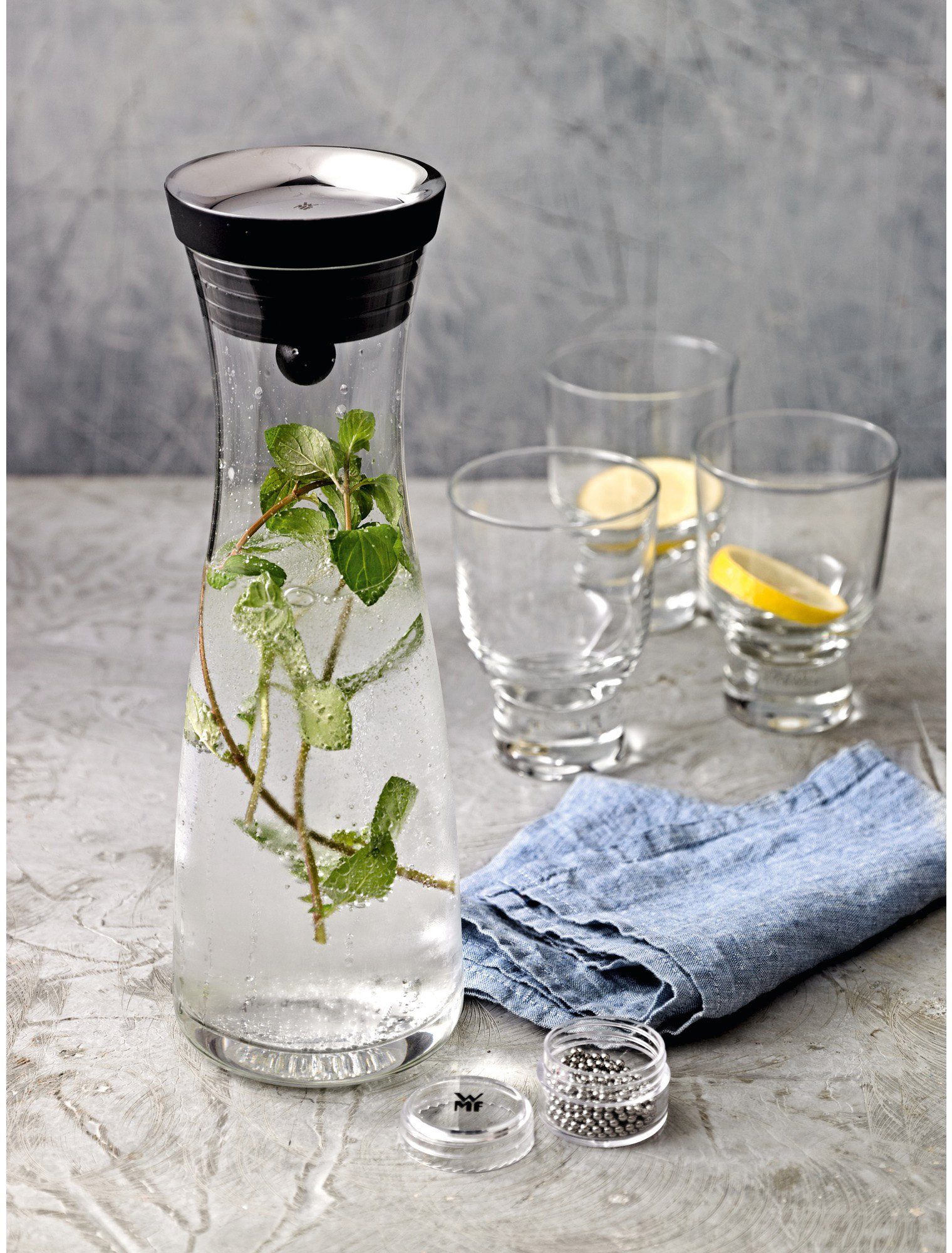 WMF Wasserkaraffe Basic, (1-tlg), mit Silikonrand, 1 Liter