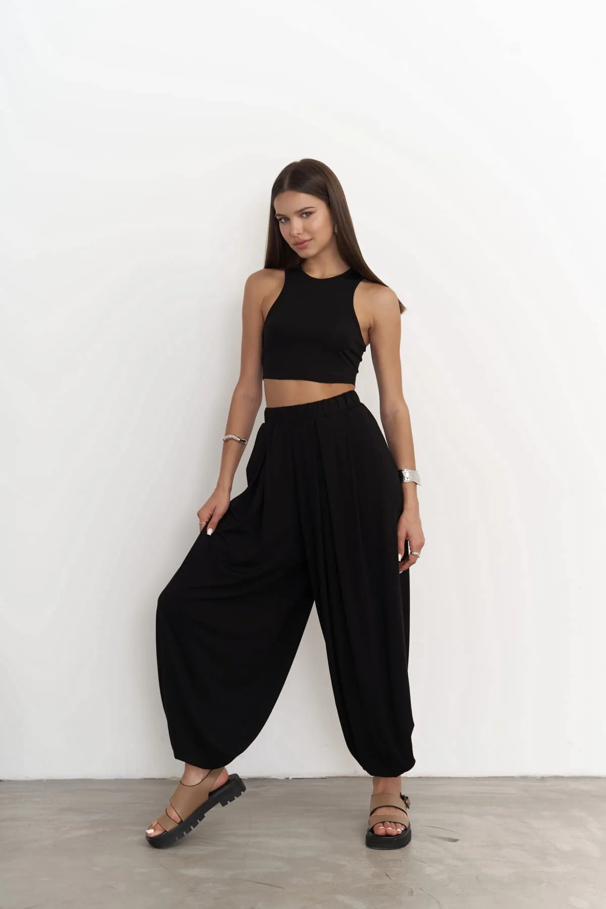 MAİ COLLECTİON  Casey – Schwarzes Crop-Hosen-Set