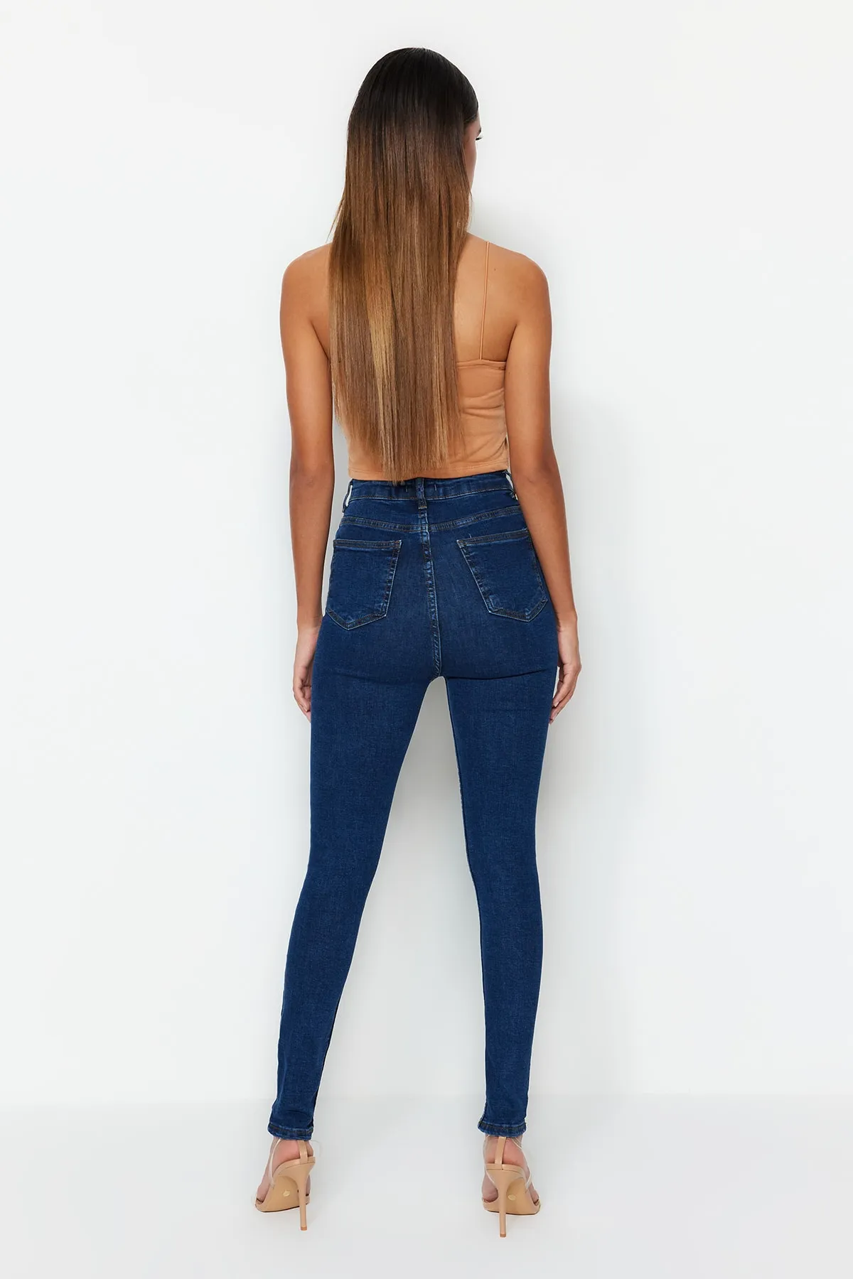 Trendyol Collection  Dunkelblaue Skinny Jeans mit hoher Taille TWOSS23JE00075