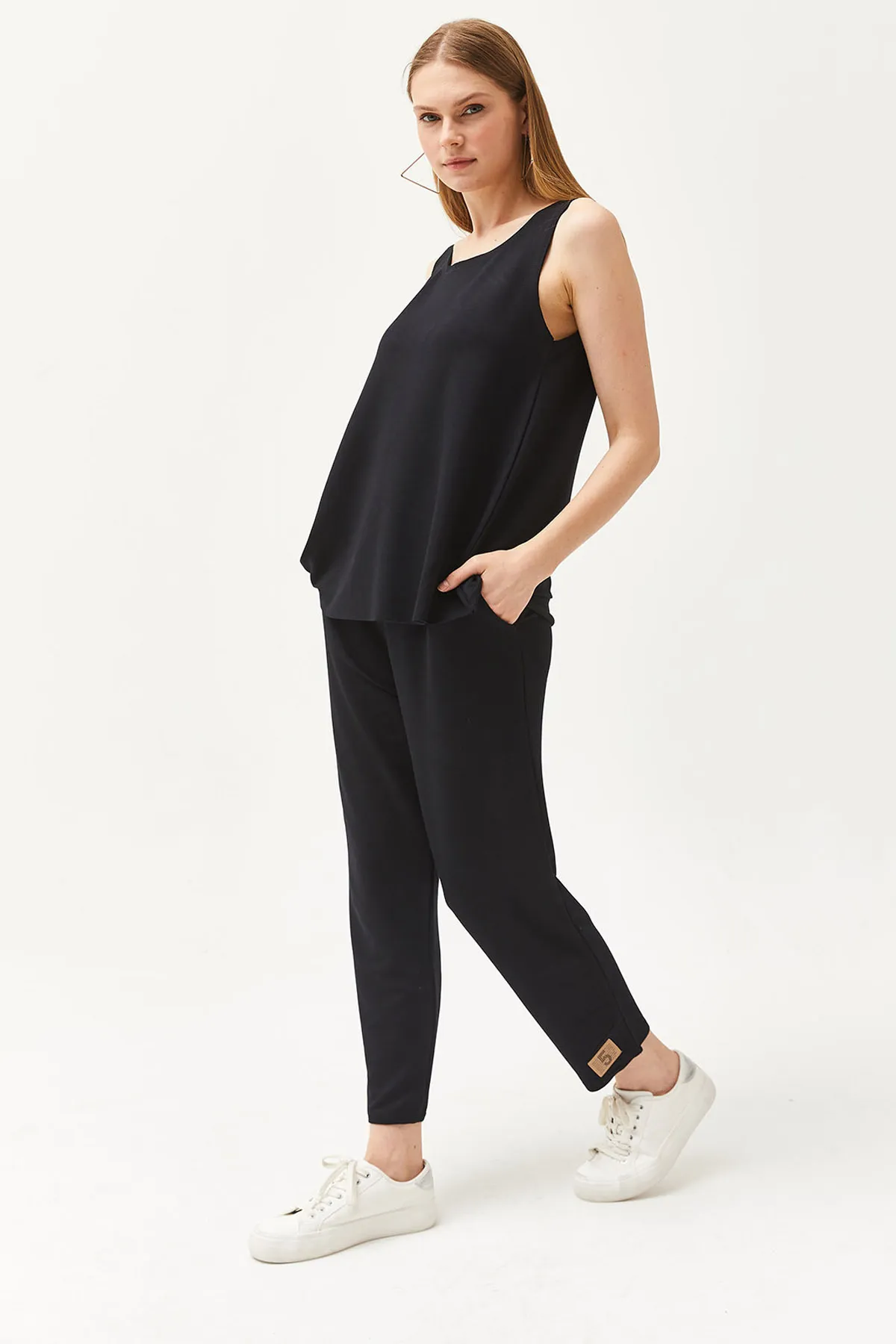 Olalook  Schwarze ärmellose, lockere Bluse für Damen mit Kristallen, Oberteil und TKM-19000271