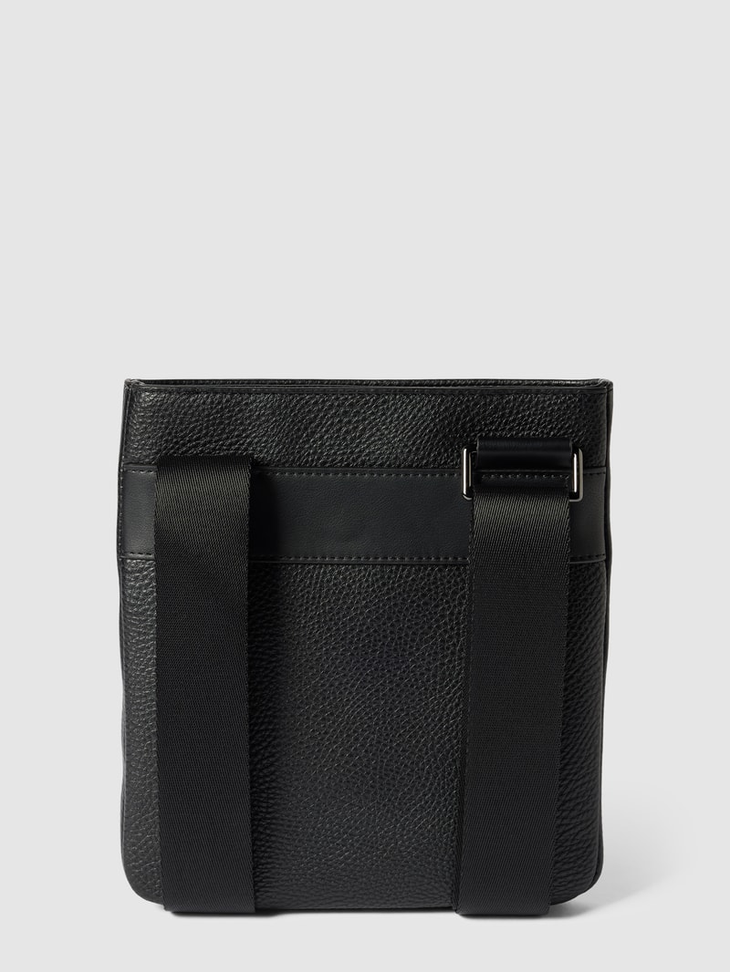 Umhängetasche mit Label-Details in schwarz